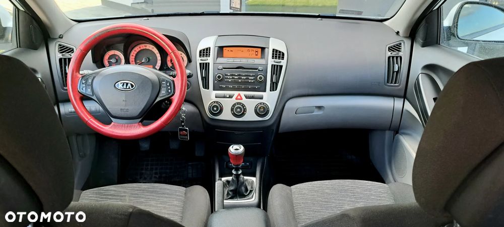 Kia Ceed - 9