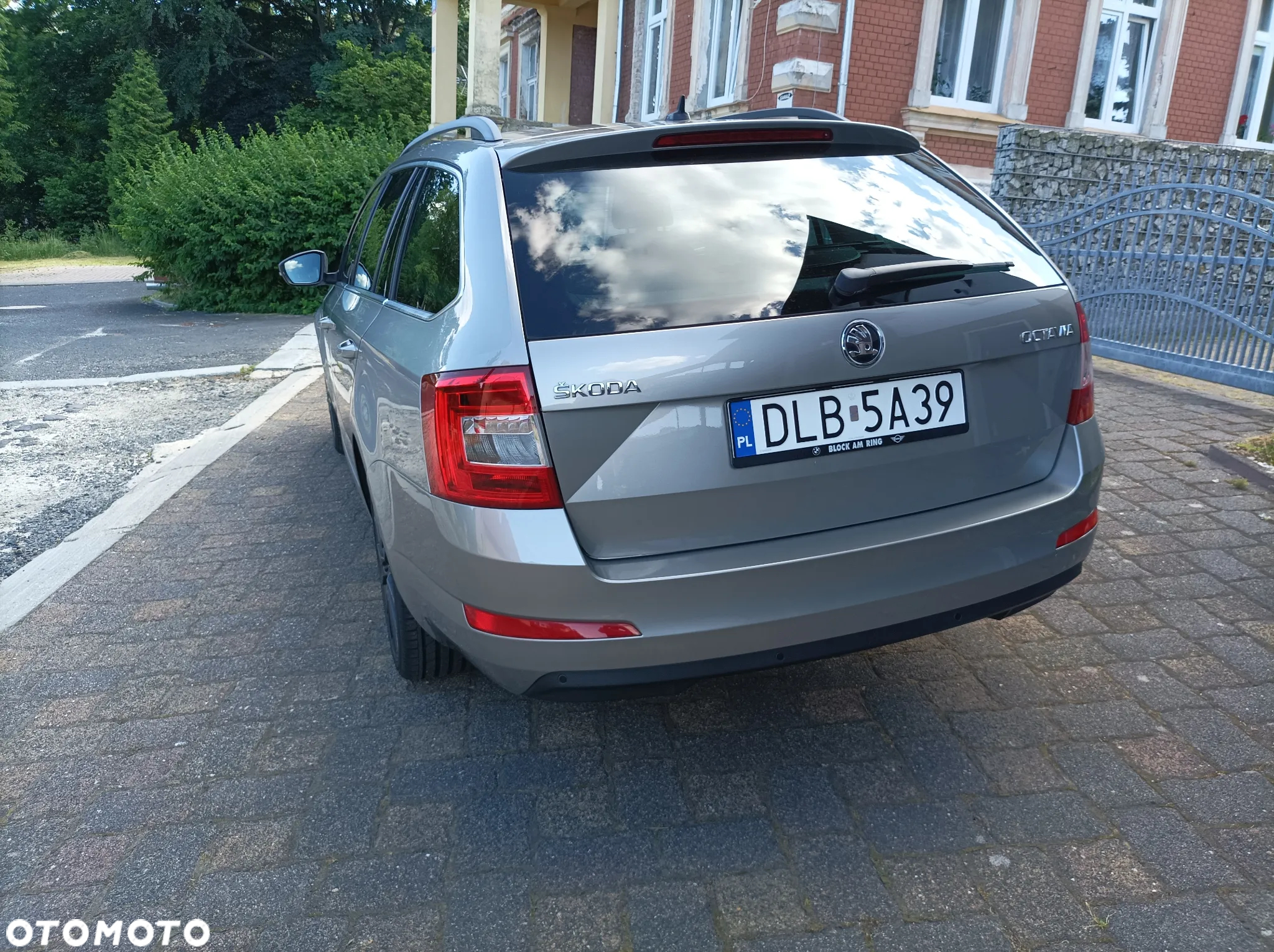 Skoda Octavia 1.8 TSI DSG L&K - 10