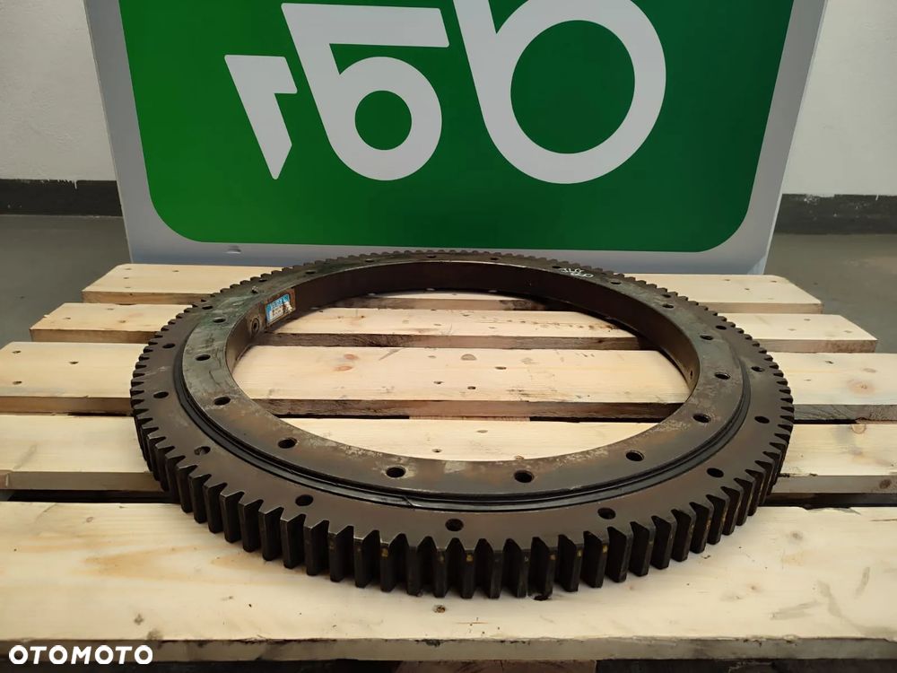 Wieniec obrotu M63649E9 JLG 660 - 4