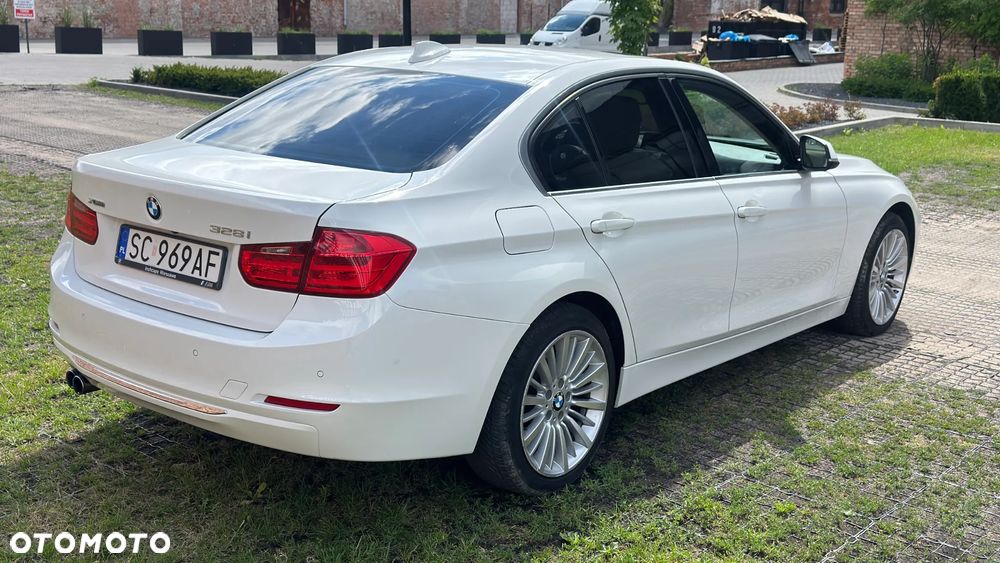 BMW Seria 3 328i Luxury Line - 21