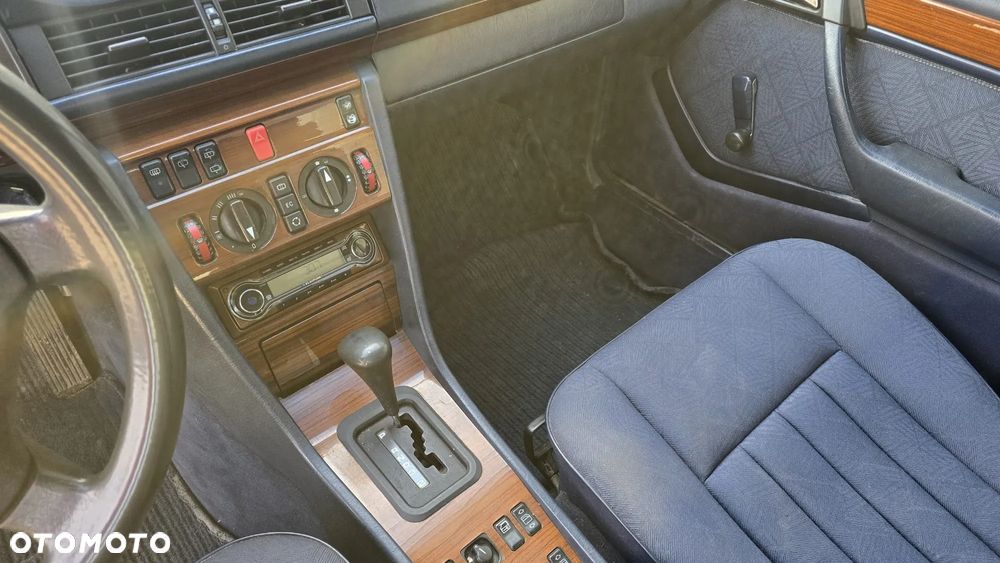 Mercedes-Benz W124 (1984-1993) - 24