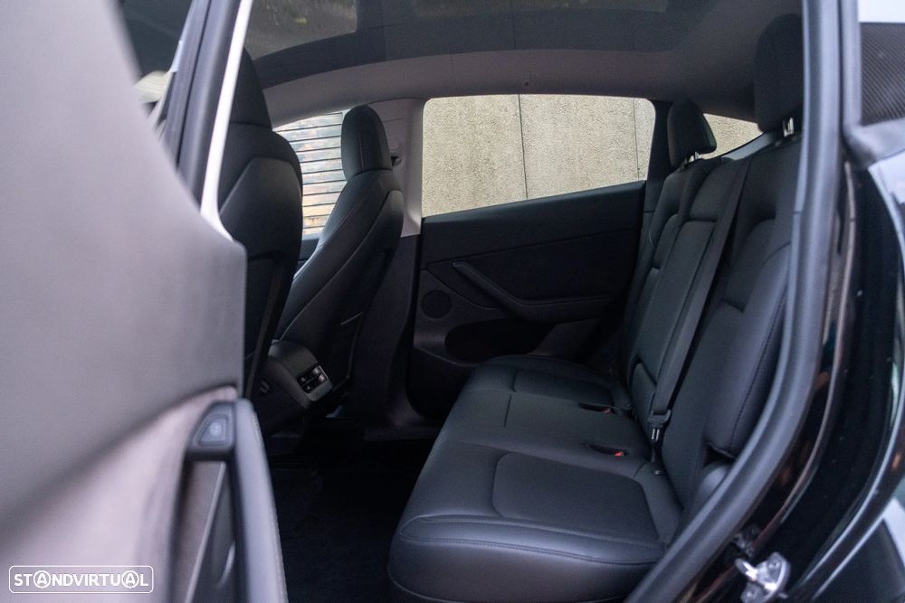 Tesla Model Y Long Range Dual Motor AWD - 27