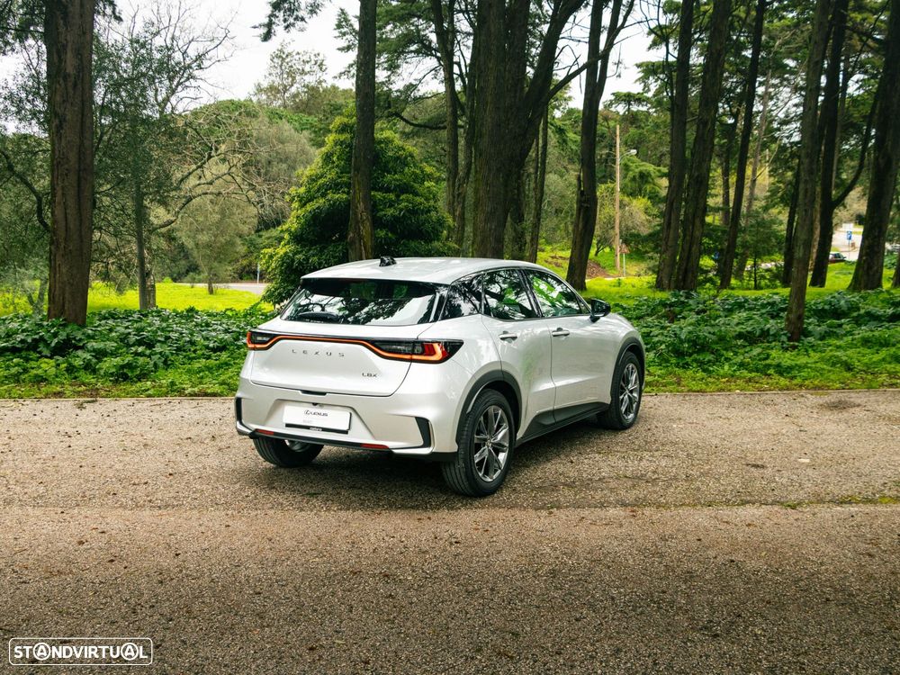Lexus LBX Elegant - 8