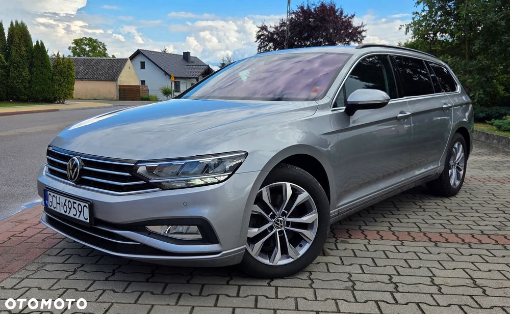 Volkswagen Passat - 1