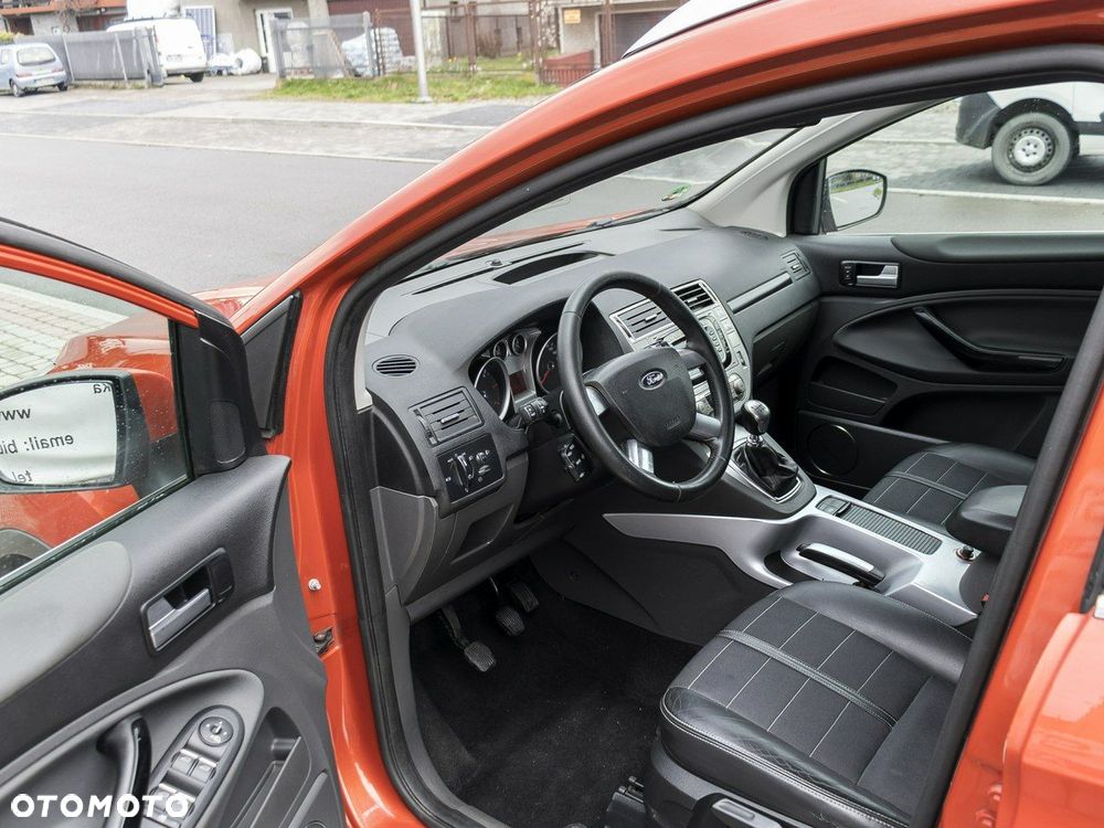 Ford Kuga 2.0 TDCi 2x4 Titanium - 12