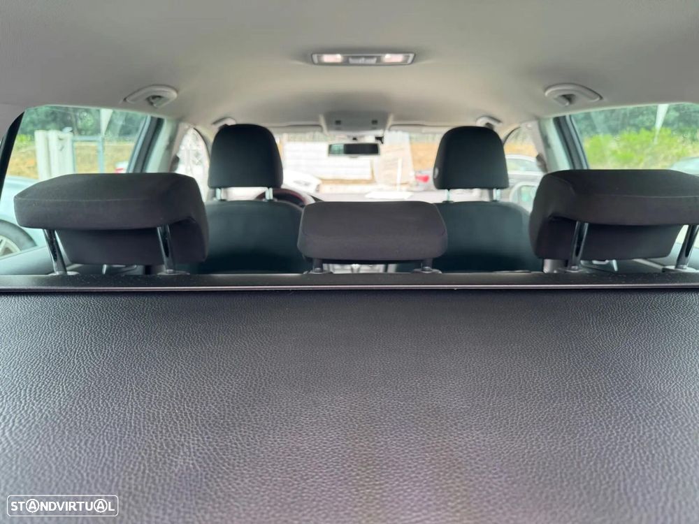 VW Golf Variant 1.6 TDi Highline DSG - 22