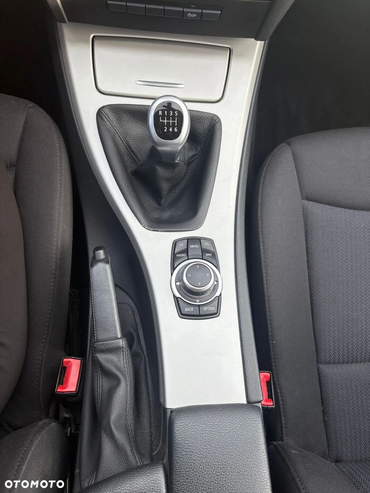 BMW Seria 3 318i - 14