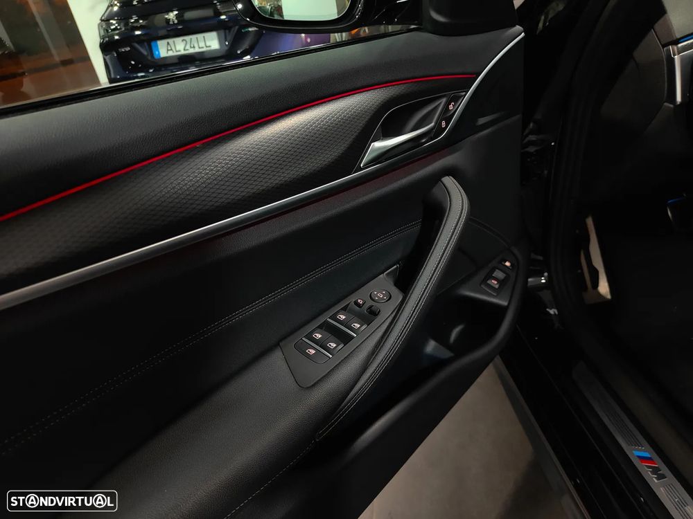 BMW 530 e Pack Desportivo M - 38