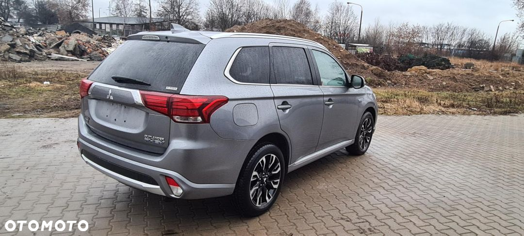 Mitsubishi Outlander 2.0 4WD Plug-In Hybrid Plus - 5