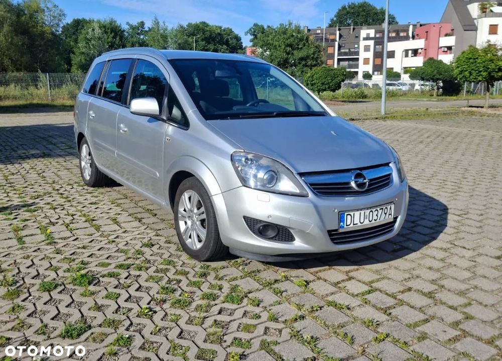 Opel Zafira 1.8 Cosmo EU5 - 1