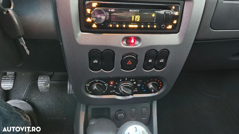 Dacia Duster 1.6 4x2 Laureate - 9