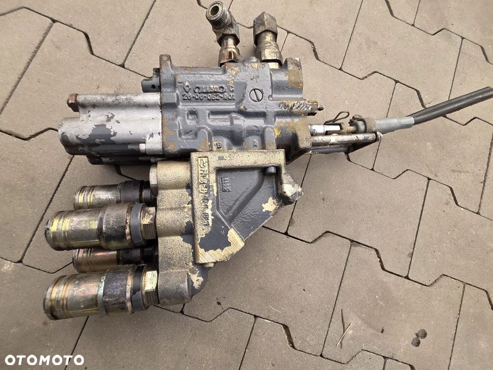 Podwójna sekcja hydrauliczna blok zawór New Holland TS115 - 2