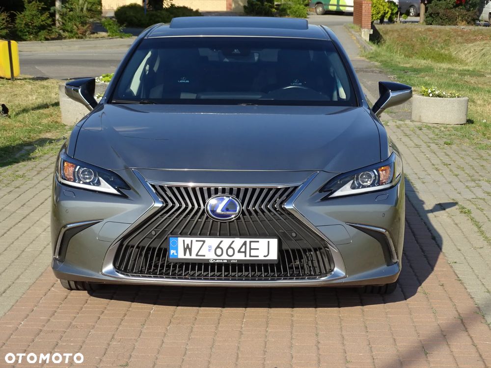 Lexus ES 300h Business Edition + - 11