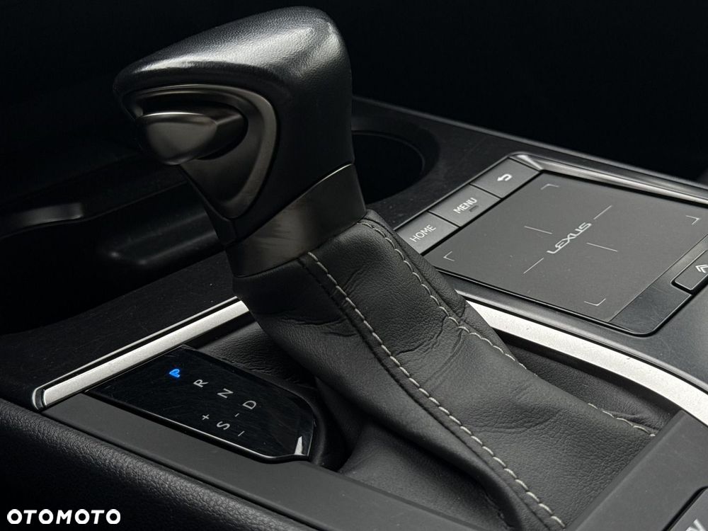 Lexus UX - 18