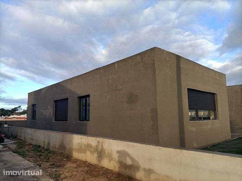 Vende-se Moradia - Grande imagem: 2/6
