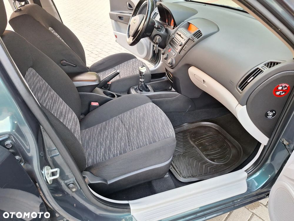 Kia Ceed 1.4 CVVT Attract - 16