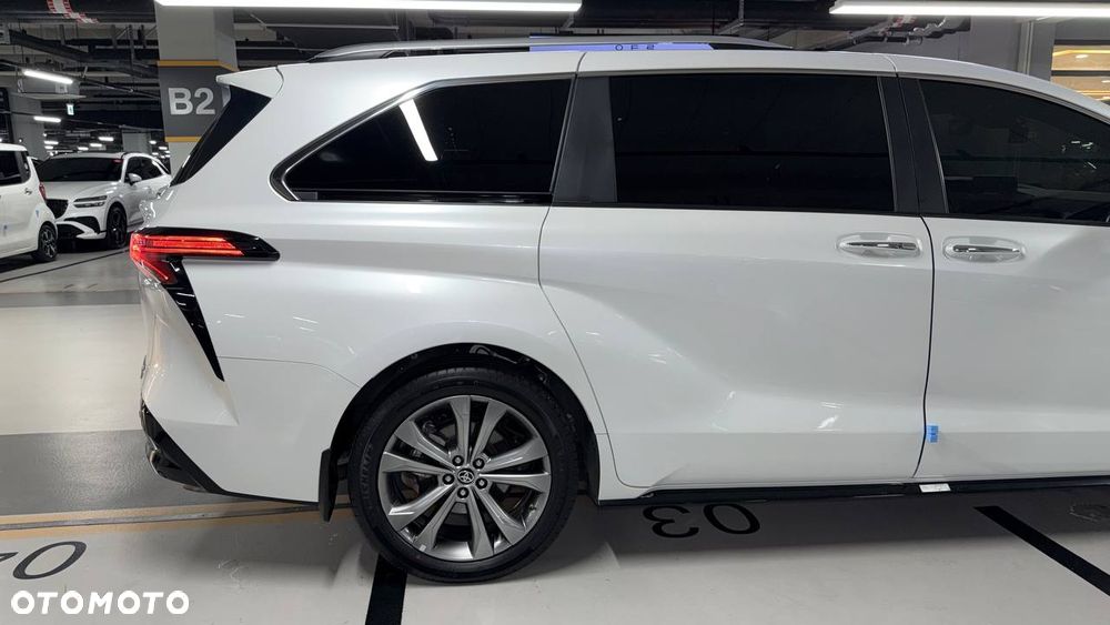 Toyota Sienna - 8