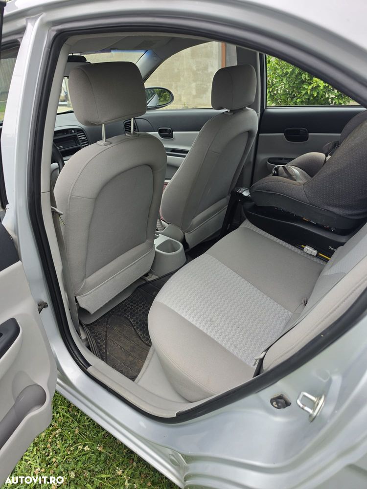 Hyundai Accent 1.4 GL - 6