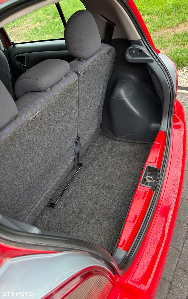 Toyota Yaris 1.0 Luna - 29