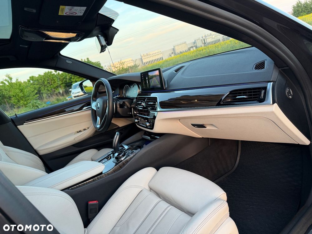 BMW Seria 5 520d xDrive M Sport sport - 15