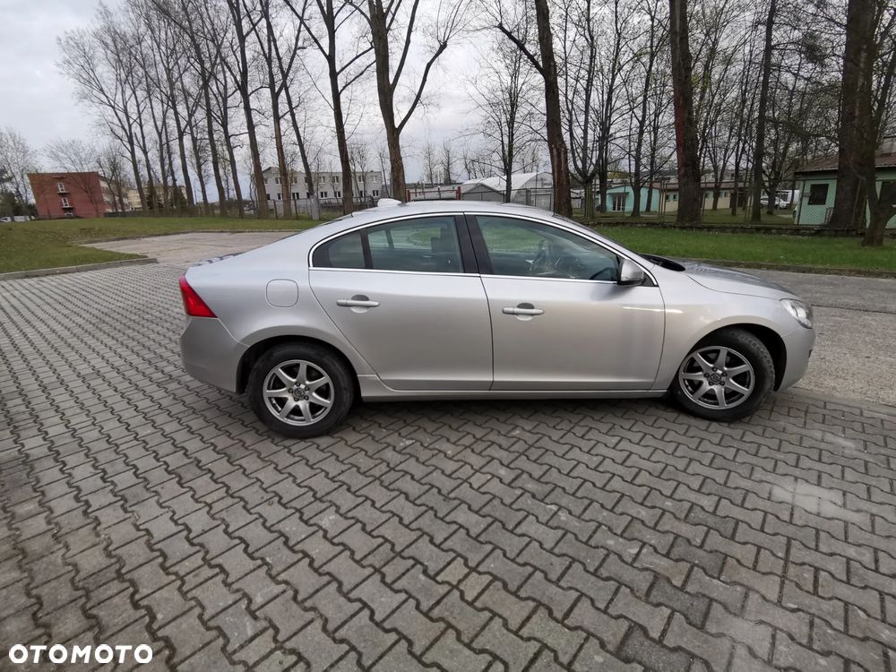 Volvo S60 T3 Momentum - 12