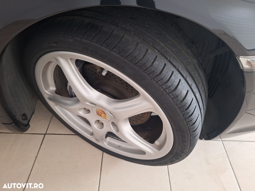 Porsche 911 Carrera 4 - 23