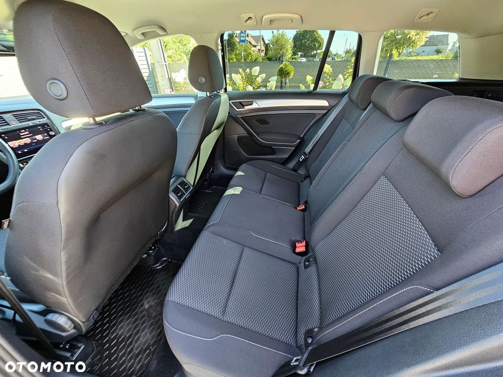 Volkswagen Golf - 33