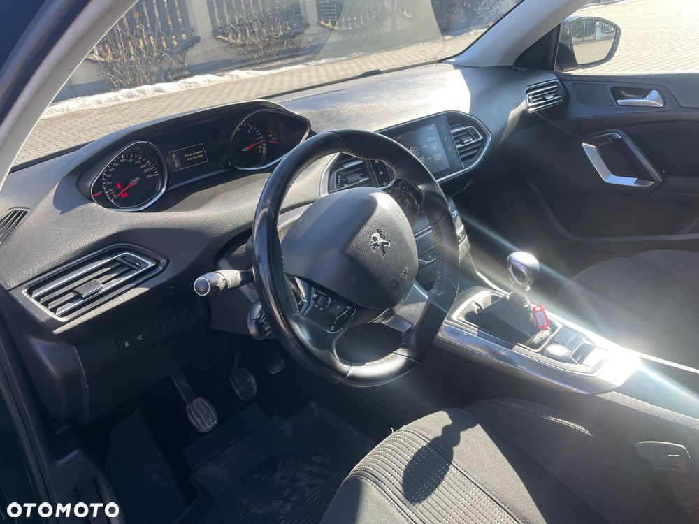 Peugeot 308 1.6 BlueHDi Allure S&S - 17