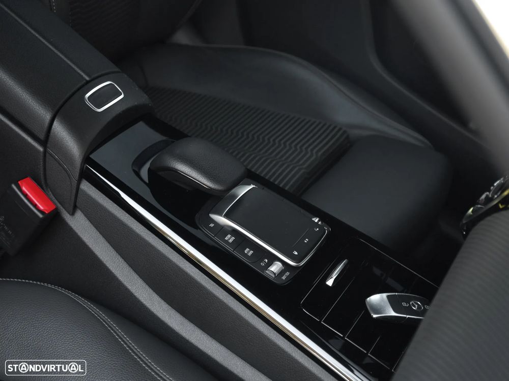 Mercedes-Benz CLA 250 e Shooting Brake Progressive - 14