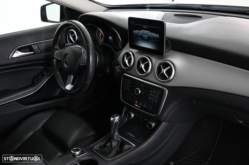 Mercedes-Benz GLA 180 d AMG Line - 18