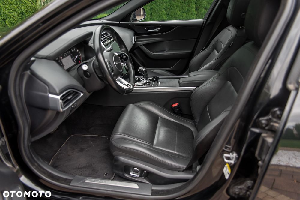Jaguar XE 2.0 T Prestige - 15