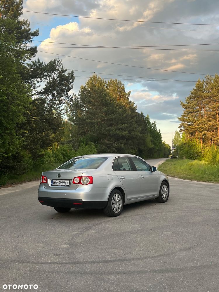 Volkswagen Jetta 1.9 TDI Comfortline - 4
