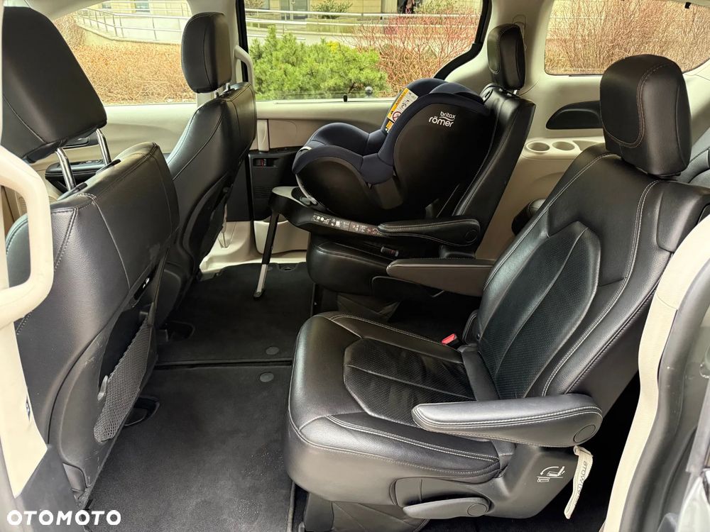 Chrysler Pacifica - 11