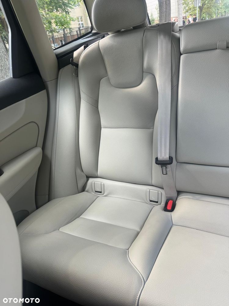Volvo XC 60 B4 B Plus Dark - 4