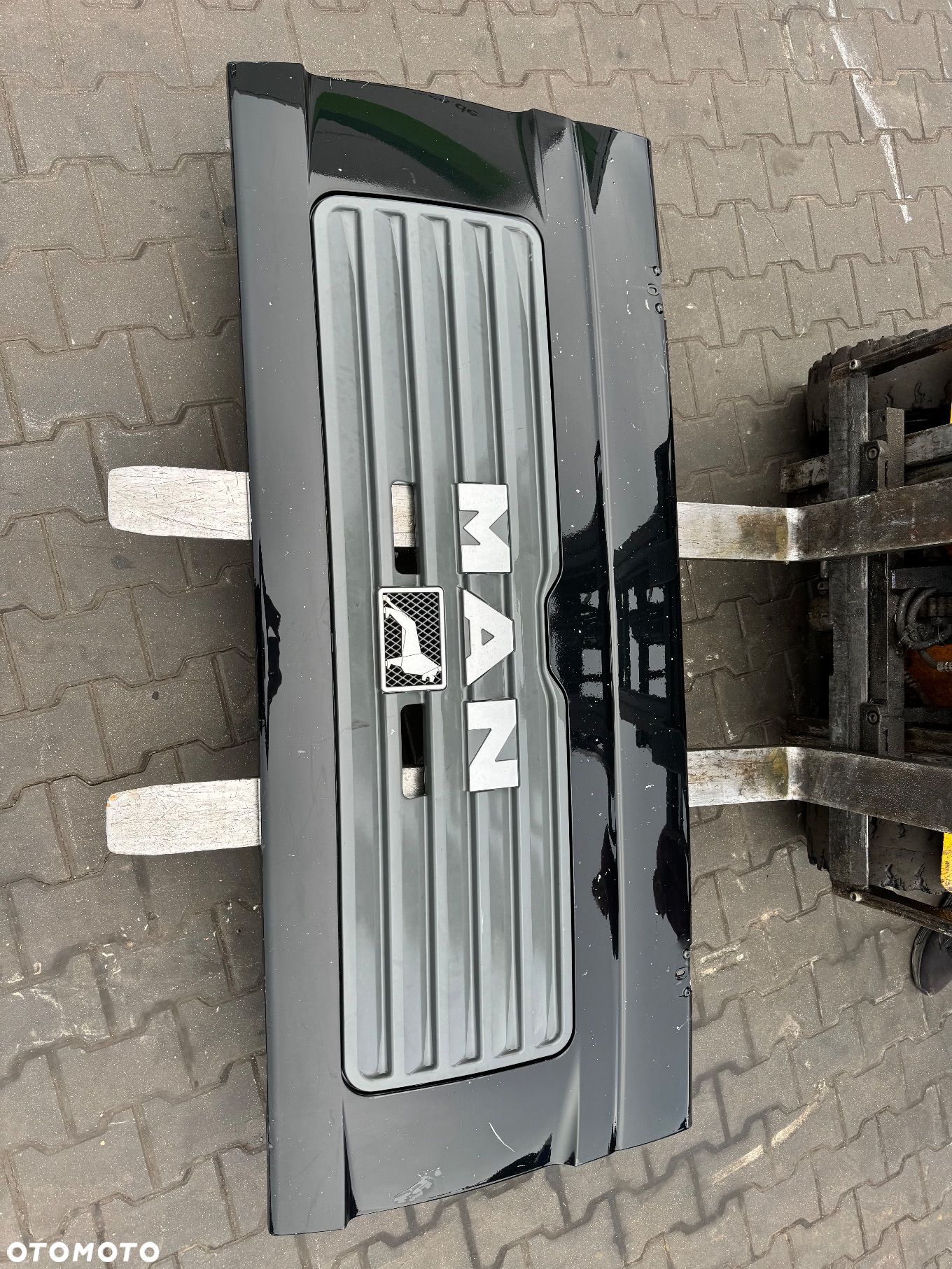 Maska, atrapa, grill, klapa Man Tga - 1