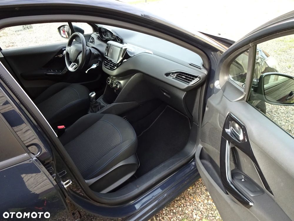 Peugeot 208 PureTech 82 Stop & Start Signature - 10