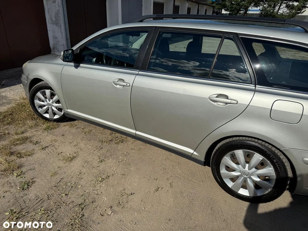 Toyota Avensis - 4