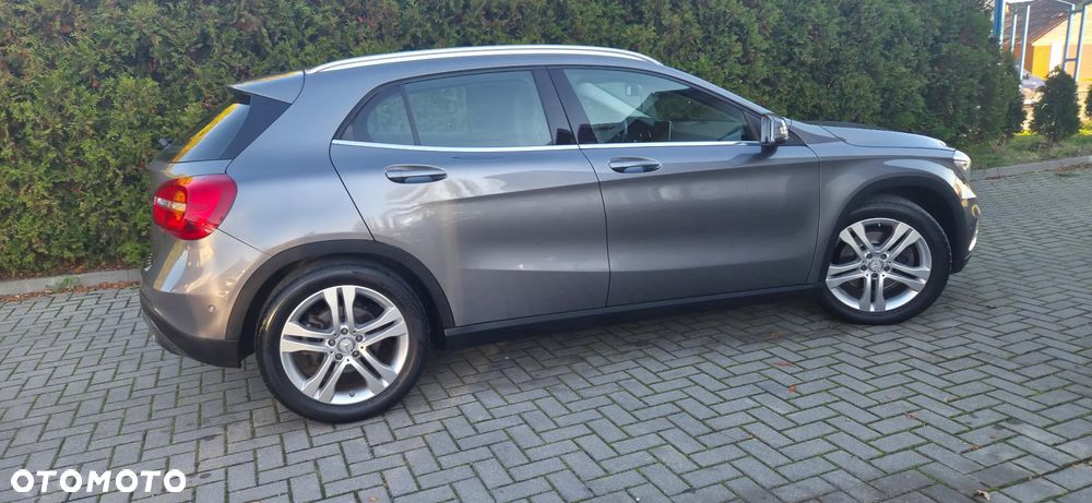 Mercedes-Benz GLA 250 7G-DCT StreetStyle - 12