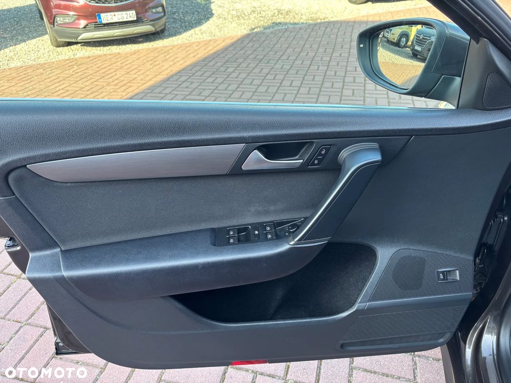 Volkswagen Passat - 25