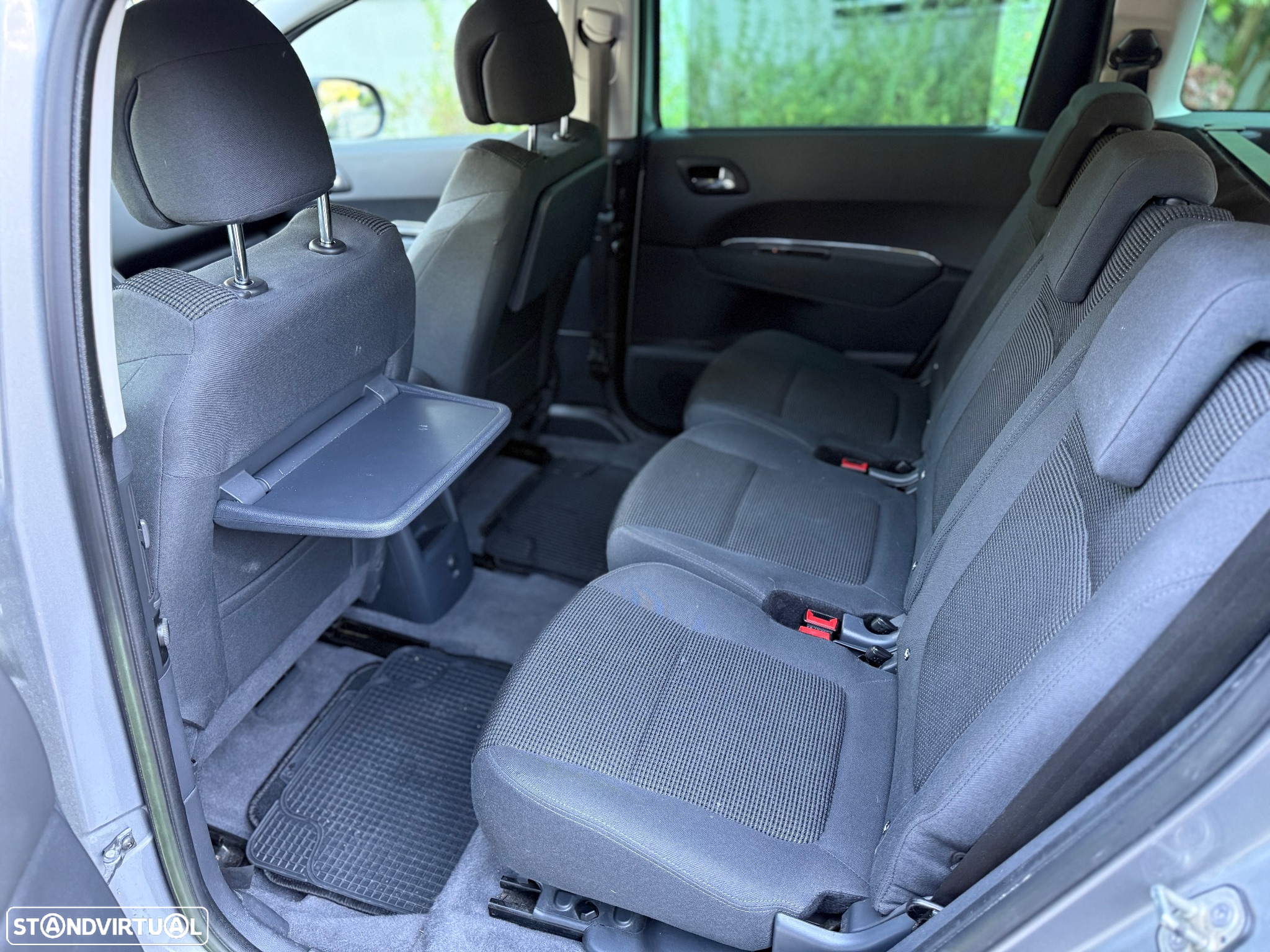Peugeot 5008 1.6 E-HDi 5L Allure 2-Tronic J17 - 14