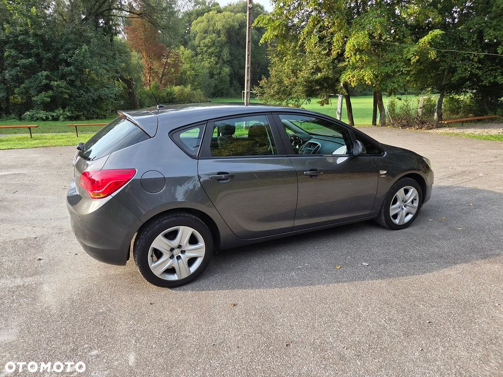 Opel Astra 1.6 Exklusiv - 4