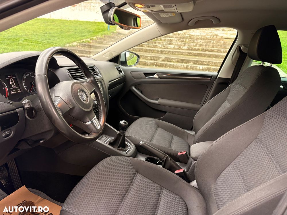 Volkswagen Jetta 1.6 TDI Blue Motion Technology Comfortline - 11