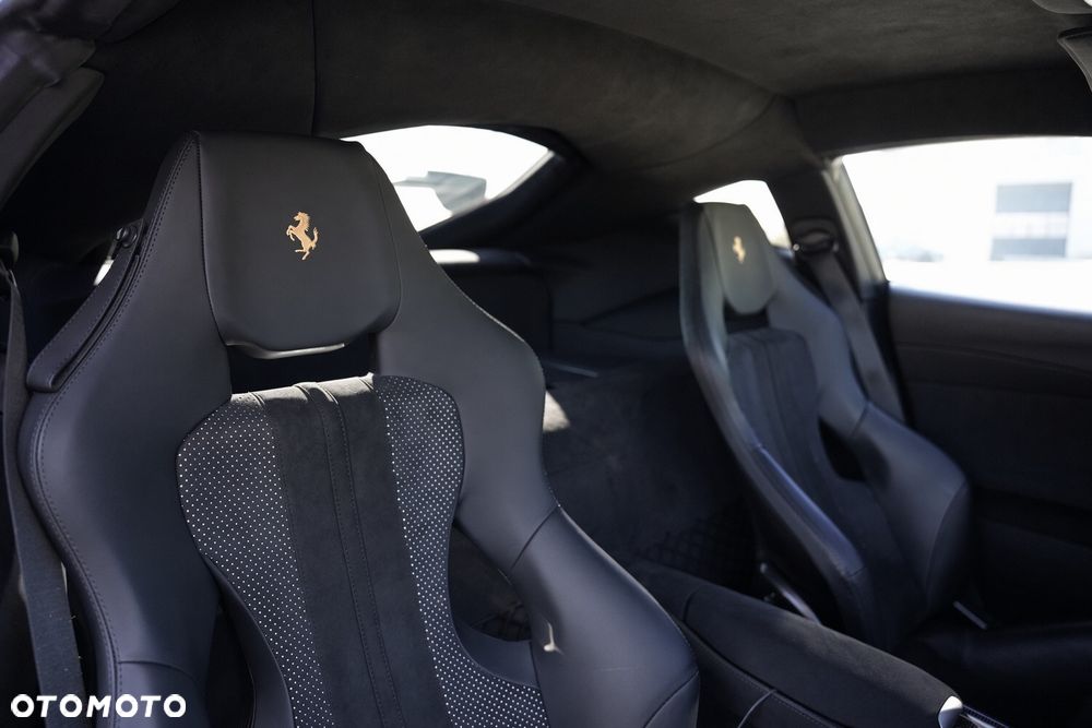 Ferrari 812 Superfast - 21