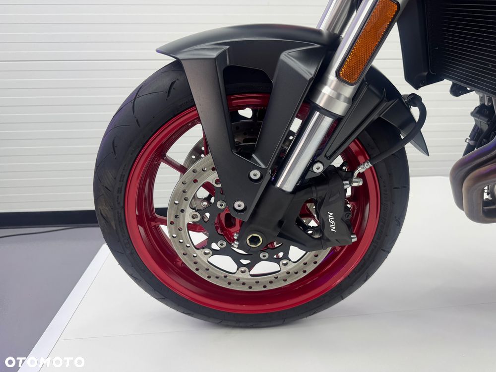 Suzuki GSX - 34