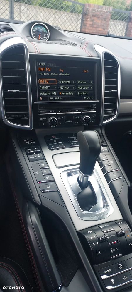 Porsche Cayenne - 21