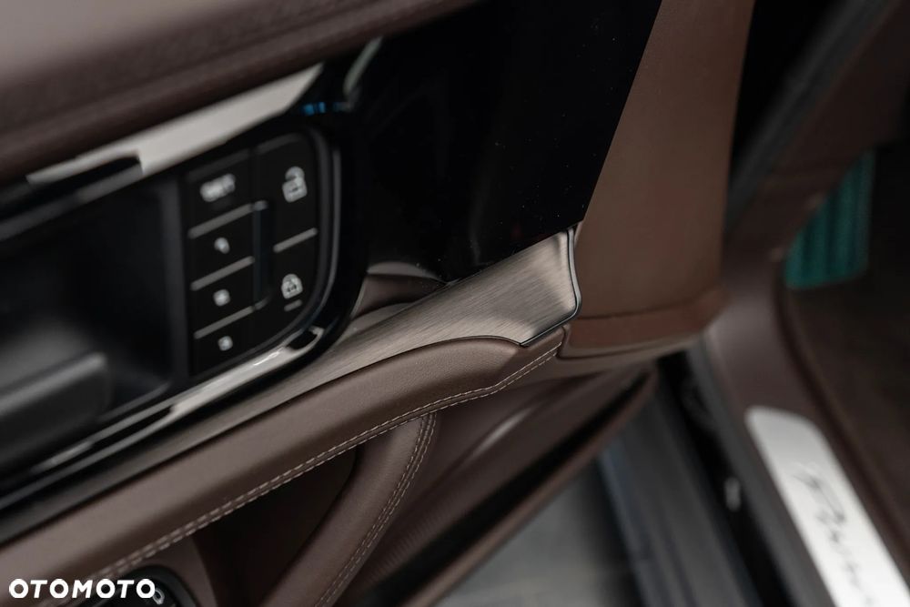 Porsche Panamera 4 E-Hybrid PHEV - 22