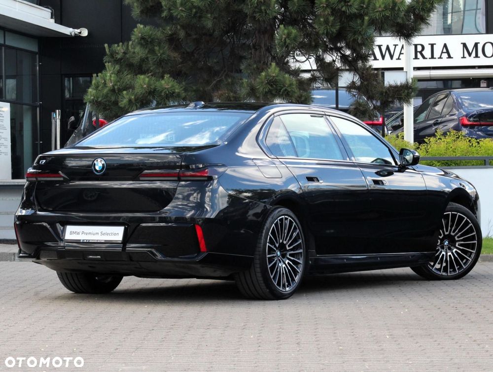 BMW i7 - 2