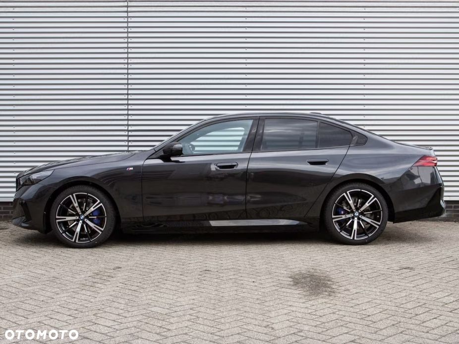 BMW Seria 5 520d xDrive mHEV M Sport - 3