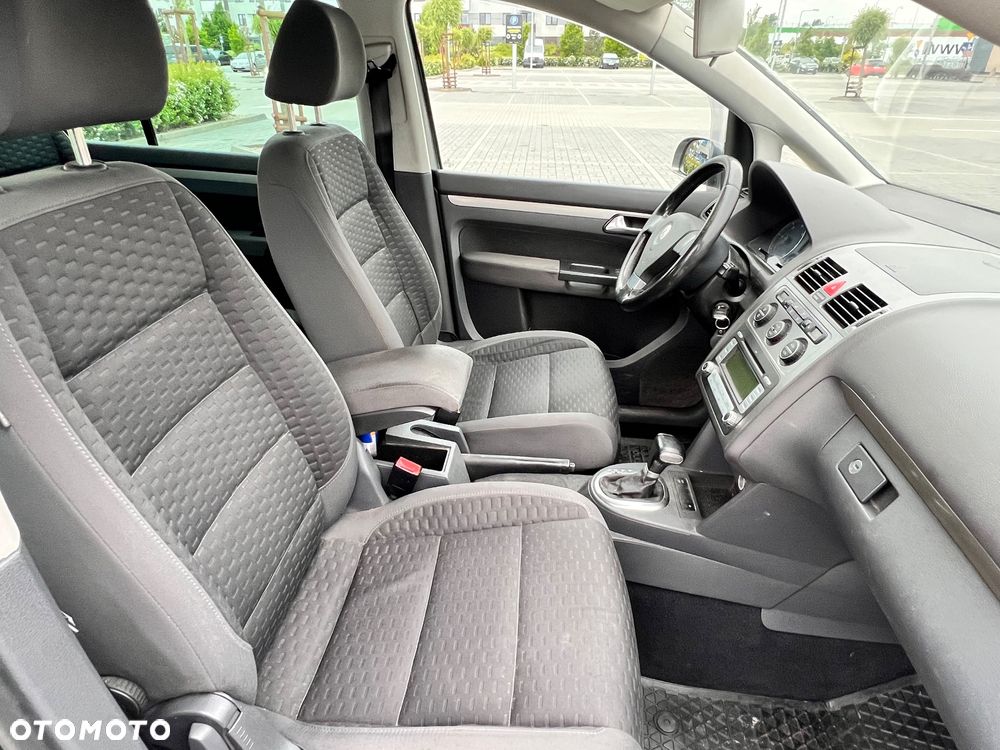 Volkswagen Touran 2.0 TDI DPF DSG Trendline - 13