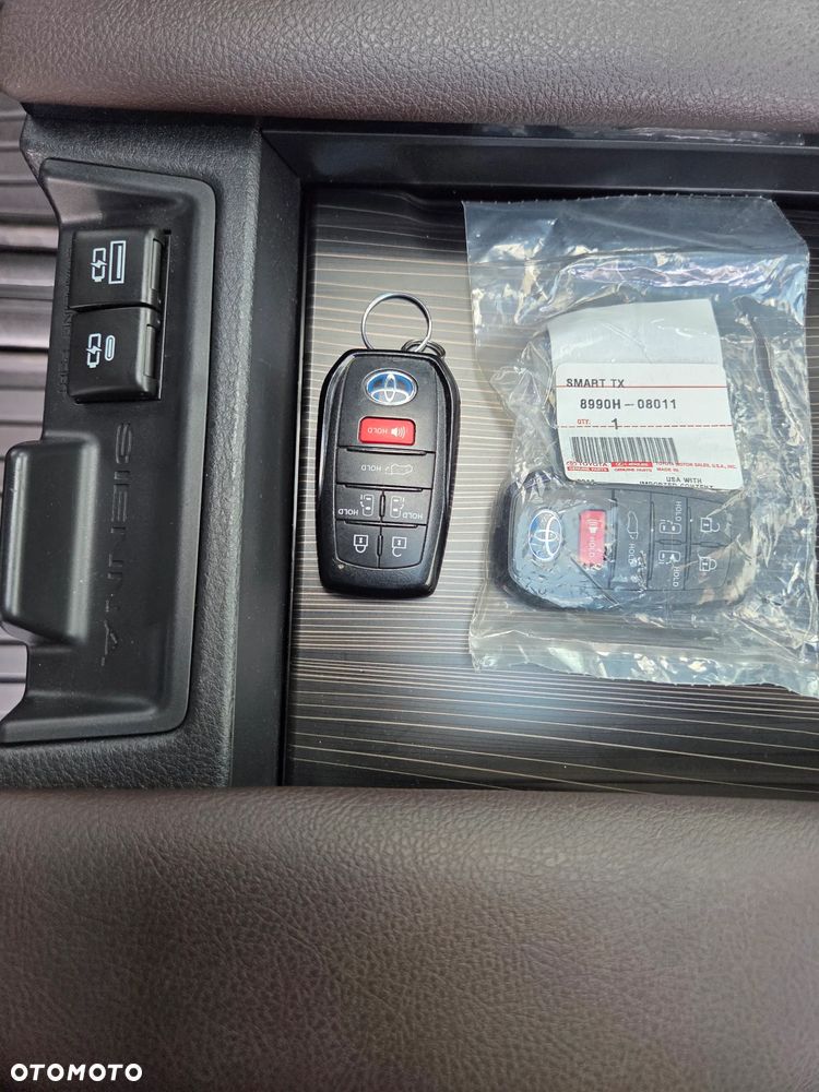 Toyota Sienna 2.7 - 23
